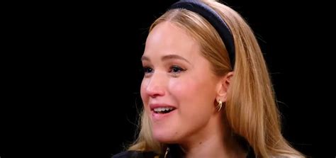 jennifer lawrence on hot ones|Jennifer Lawrence Sobs While Eating Spicy Wings on。